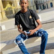 Étudiant en lettres modernes avec expérience dans toute les matières niveau primaire et collège. Je suis disponible vendredi samedi et dimanche à n’importe quel heures pour l’éducation de votre enfant. Je suis sérieux sociable et patient. J’ai déjà éduqué
